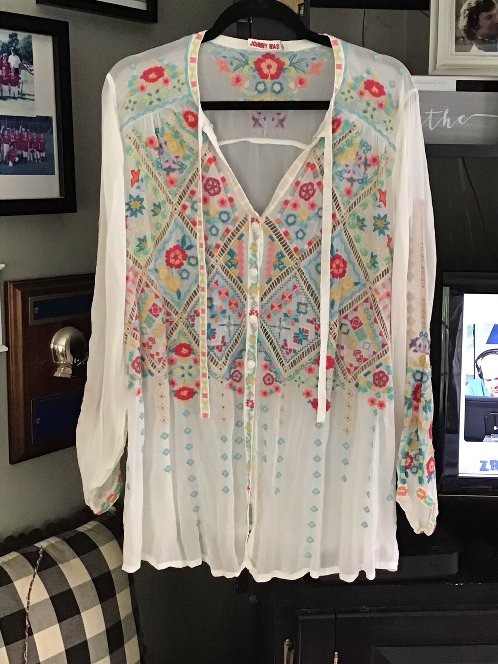 Johnny Was-New no tag, embroidered top, White, XL